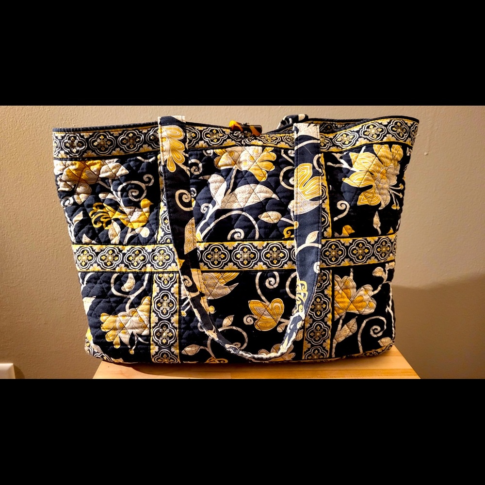 Vera Bradley tote bag